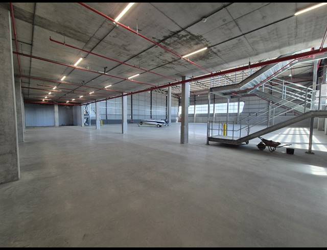 2,322M² WAREHOUSE TO LET IN ATLANTIC HILLS